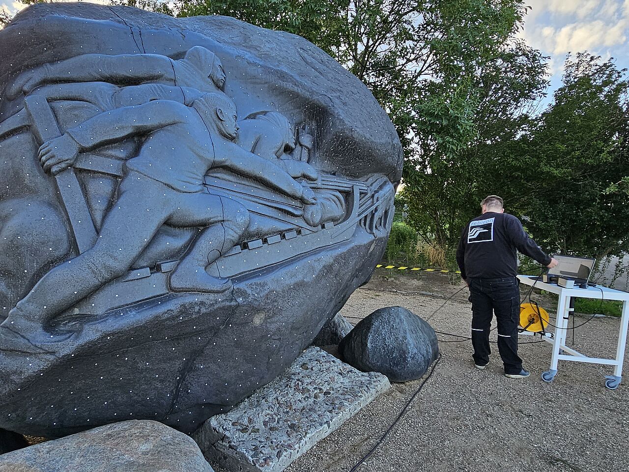 [Translate to English:] 3D scanning of memorial stone