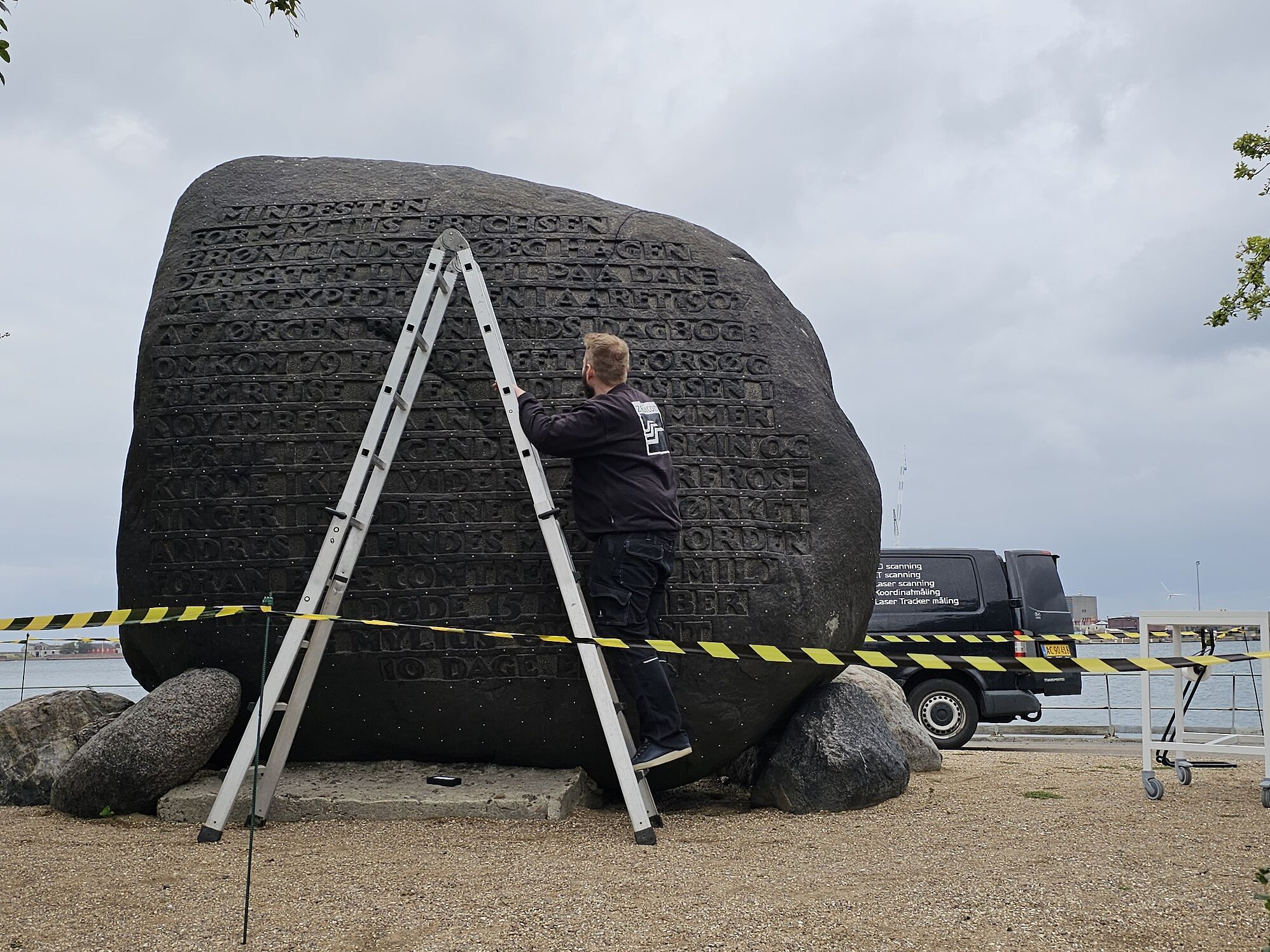 3D scanning of memorial stones with T-SCAN hawk 2